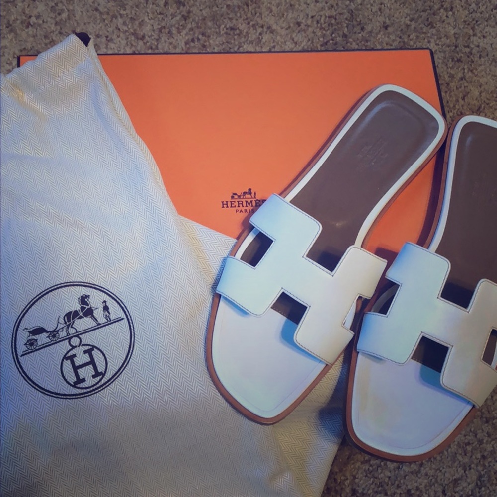 Brand New Hermes Oran sandal (White)